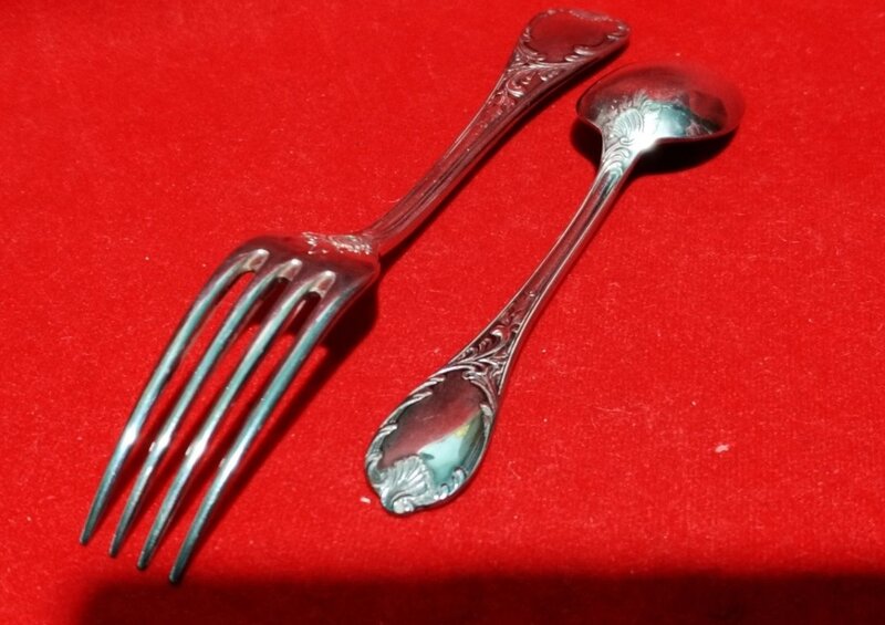 Caseta cu furculita si lingurita argintate Christofle