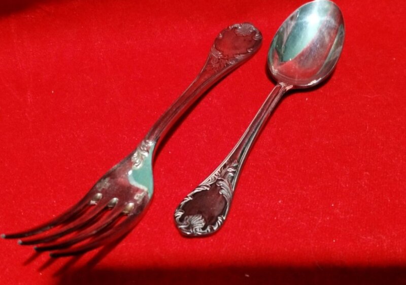 Caseta cu furculita si lingurita argintate Christofle